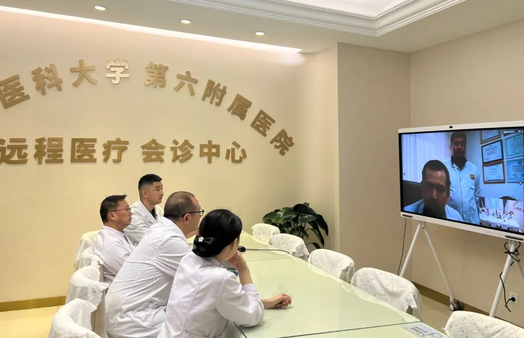 中哈医生“跨国”会诊,共同为摔伤患儿探讨最佳治疗方案!