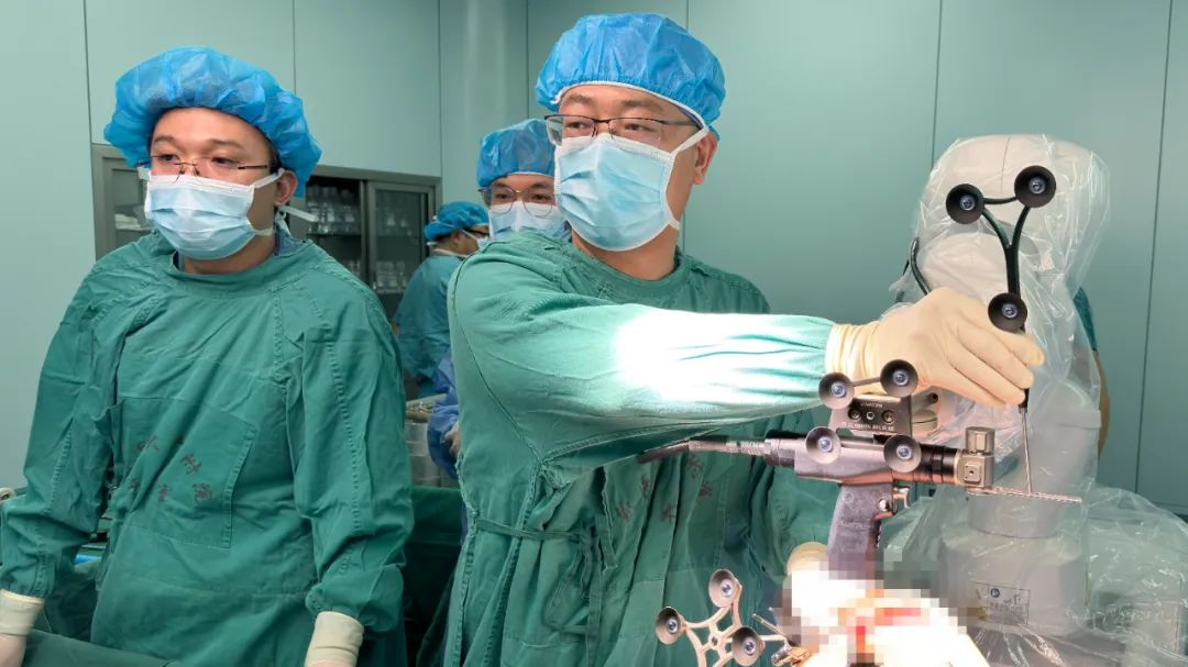 西北首例！新医大六附院关节外科成功完成机器人辅助下膝关节单髁置换手术！