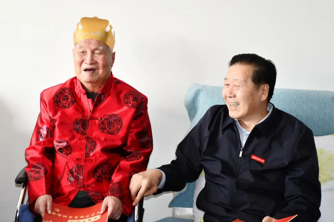 100岁!祝田老生日快乐!