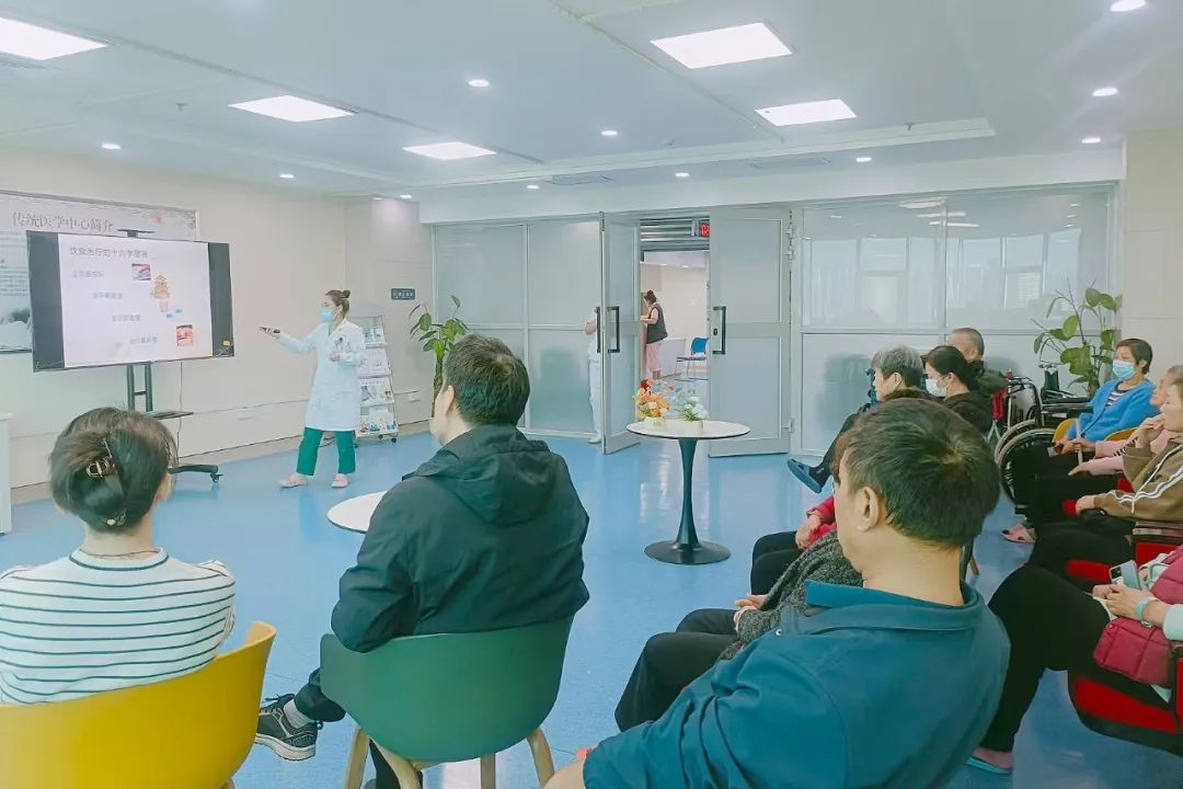 【党建+优质服务】我院全科医学科、老年医学科党支部开展党建引领提升患者健康素养主题活动