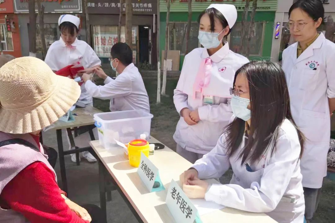 【党建+社会公益】新疆医科大学第六附属医院开展“世界痛风日”义诊活动