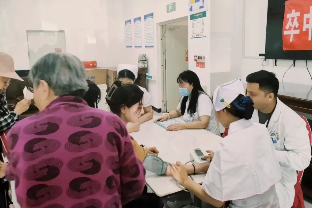 【党建+社会公益】感恩母亲节 情暖养老院 | 我院第四党总支组织党员前往养老服务中心开展主题党日活动
