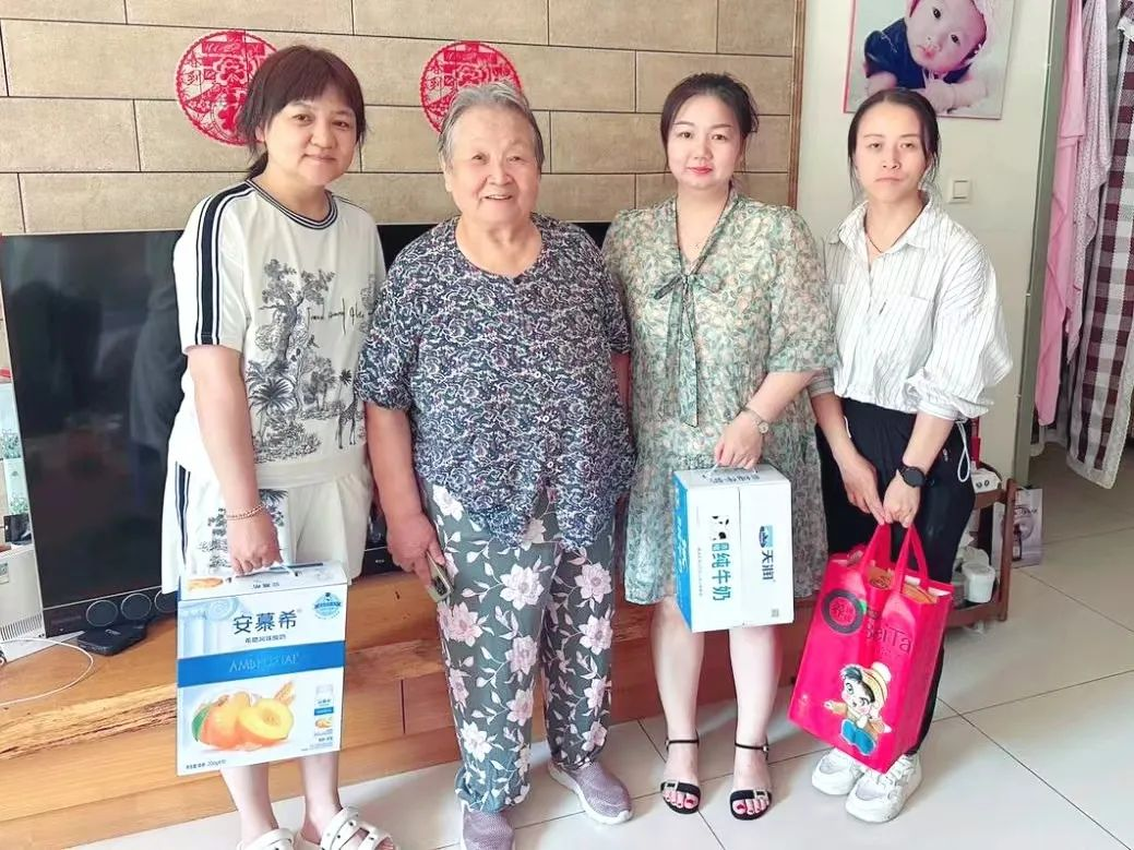 【“医”心向党 喜迎七一】走访慰问老党员 共话初心叙真情 我院内分泌(营养)科党支部走访慰问退休老党员