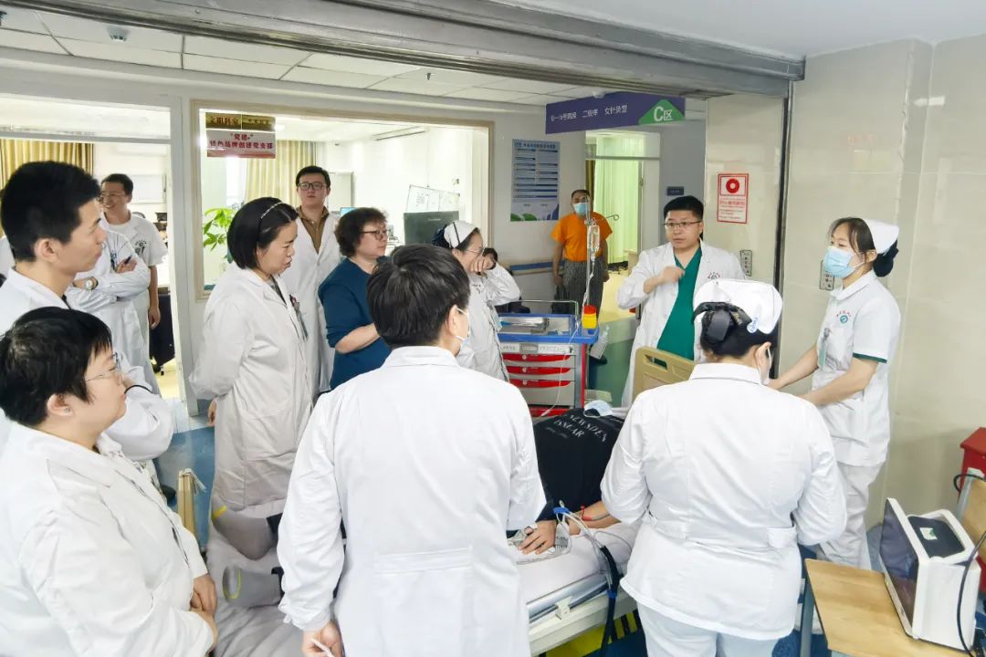 新疆医科大学第六附属医院康复医学科开展应急预案演练,提升应急处理能力