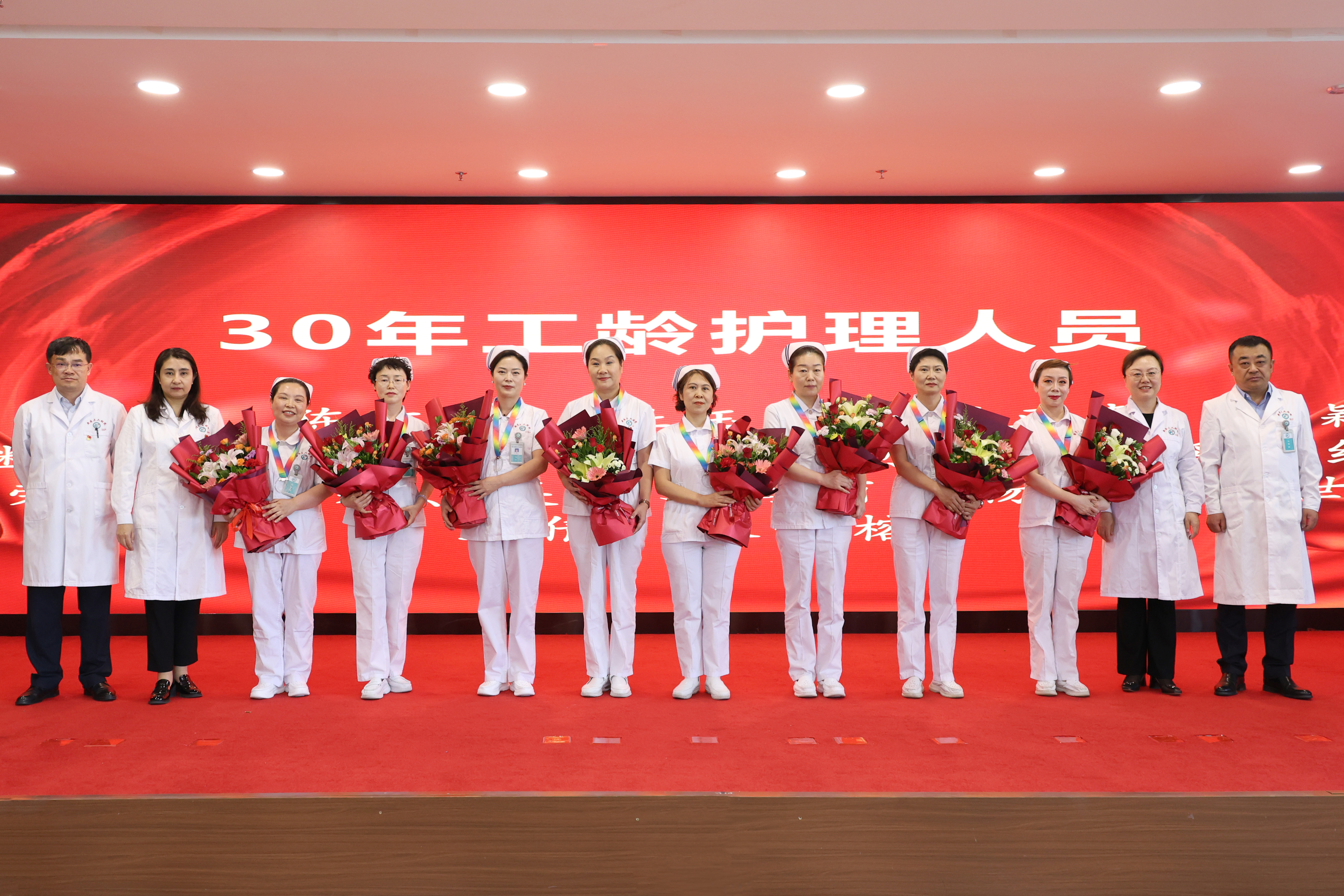 提灯筑梦践初心 礼赞天使绽芳华——新疆医科大学第六附属医院(第六临床医学院)举办第114个国际护士节庆祝表彰活动