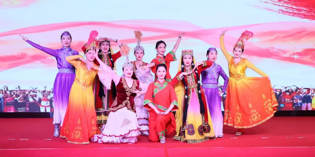 金鞍踏春启新岁 医心聚力护安康——新疆医科大学第六附属医院2026年迎新春联欢晚会圆满举行