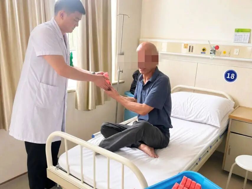 盛夏送爽润医患 党建温情暖人心