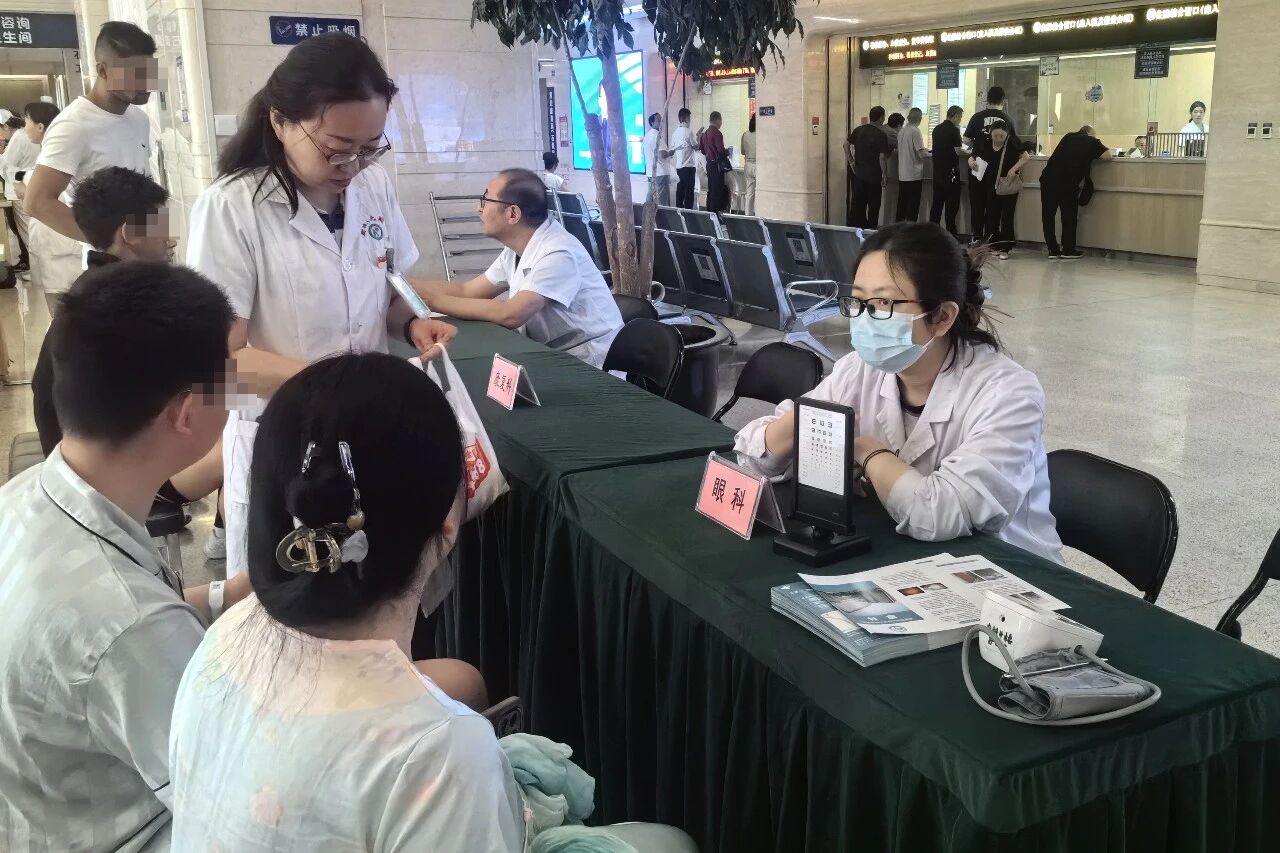 我院举办“童心守护 健康相伴”六一儿童节义诊活动