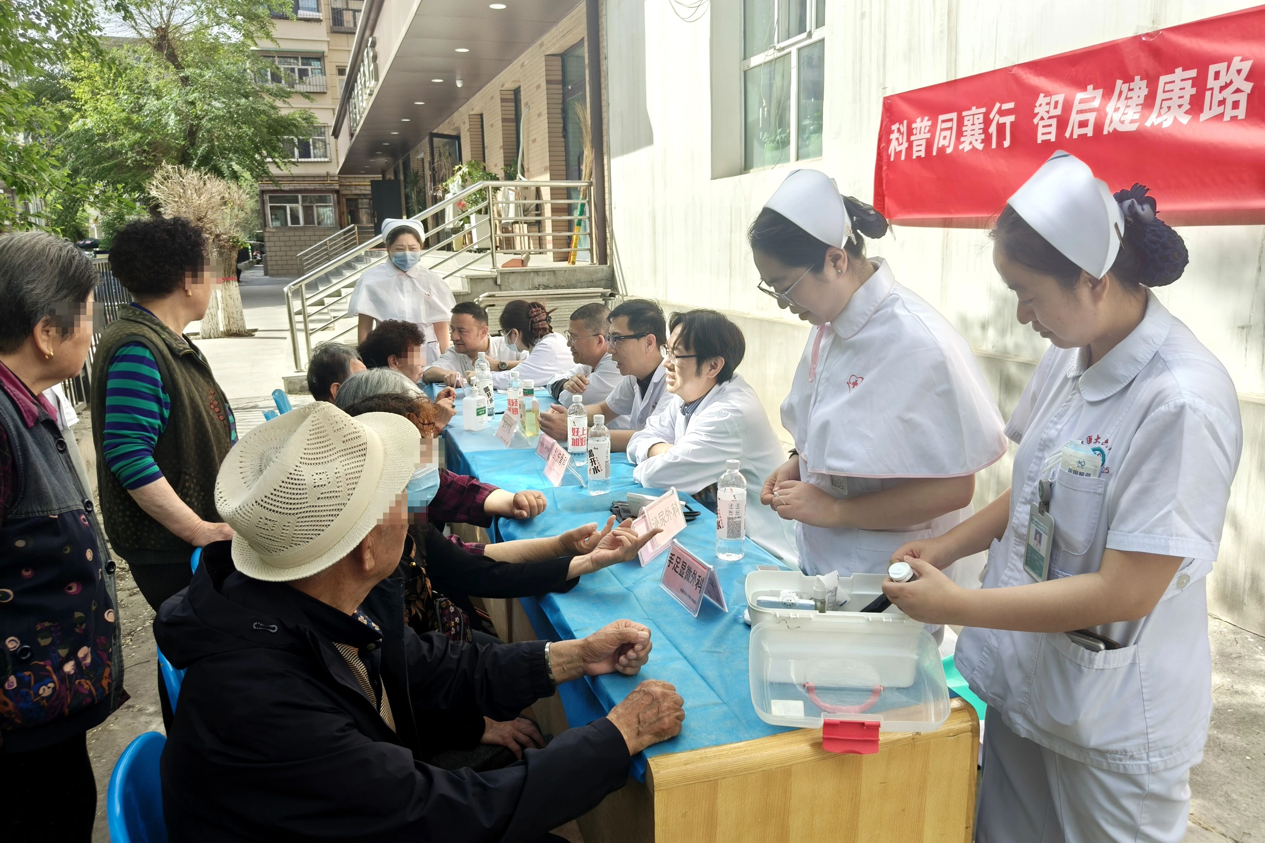 我院多学科专家团队赴新疆专汽职工医院开展义诊