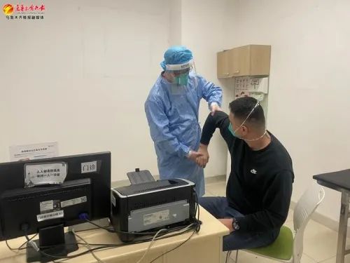 乌鲁木齐晚报:元旦假期我在岗,守护“不打烊”